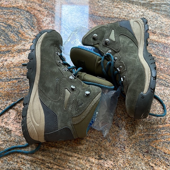 Columbia Newton Ridge plus waterproof amped hiking boots. Women’s sz 8. - Picture 2 of 5
